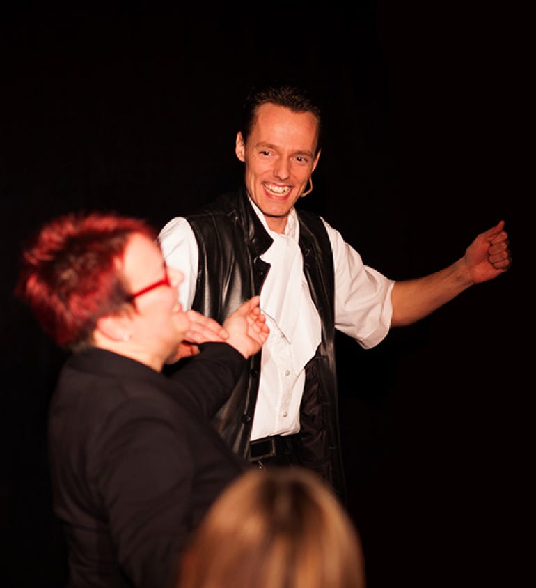 Zauberer, Nürnberg, Shows und Zaubern ganz nah, An Ihrem Puls erkenne ich, wann Sie lügen...